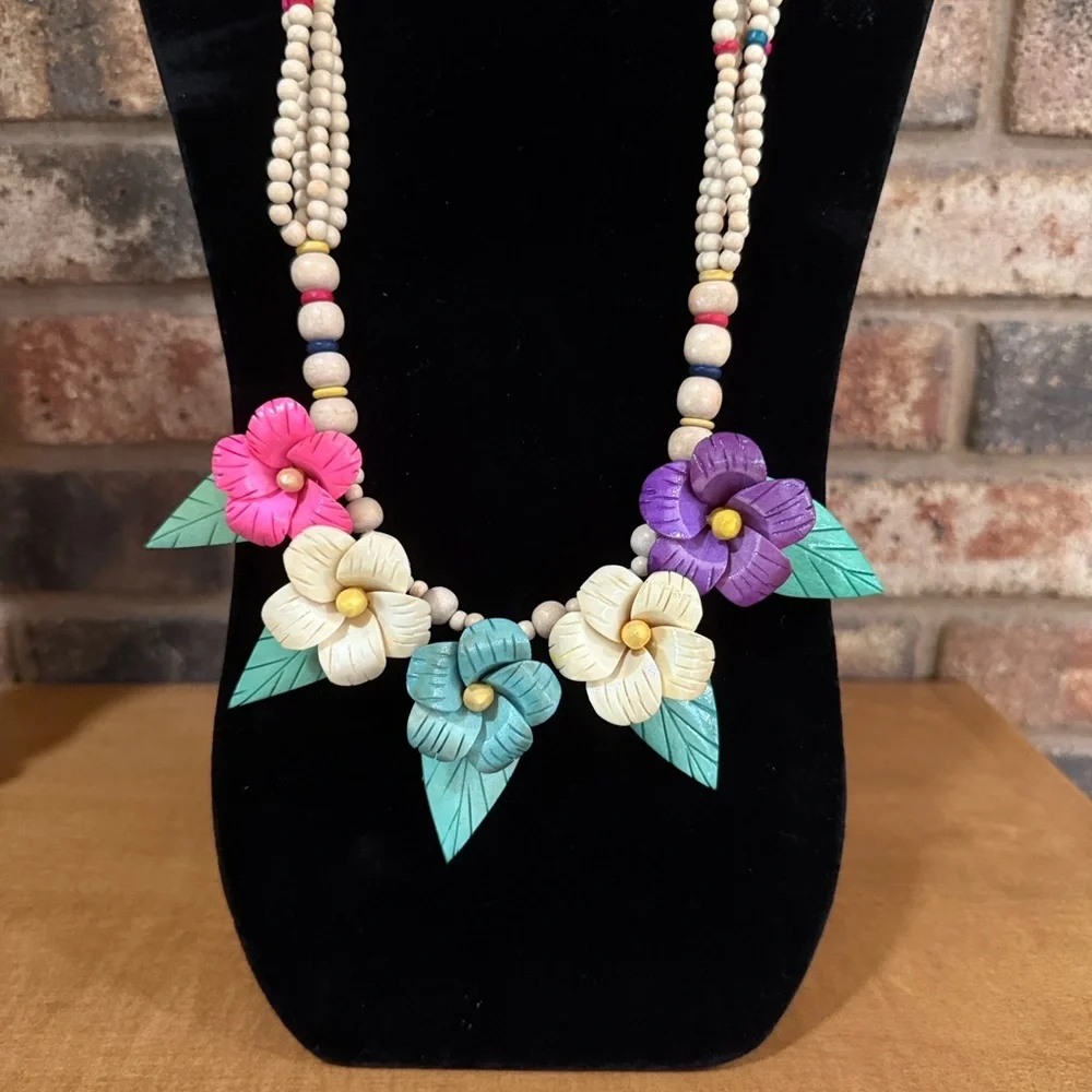 Vintage NOS Wooden Carved Tropical Flower Statement Necklace - Picture 2 of 5